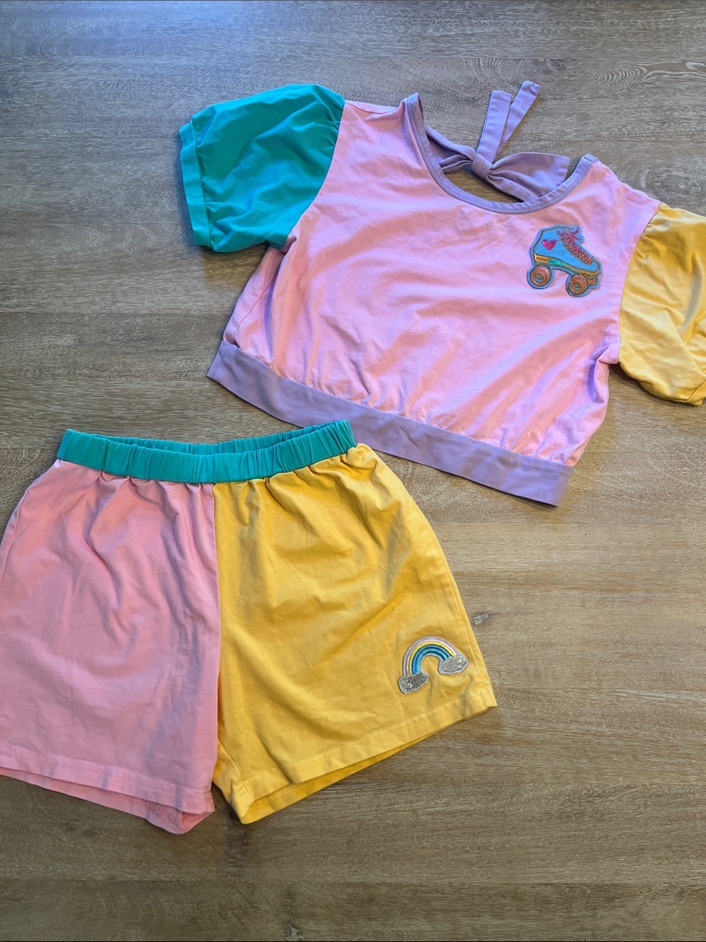 Lola and the boys size 14 roller skate patch set EUC runs small